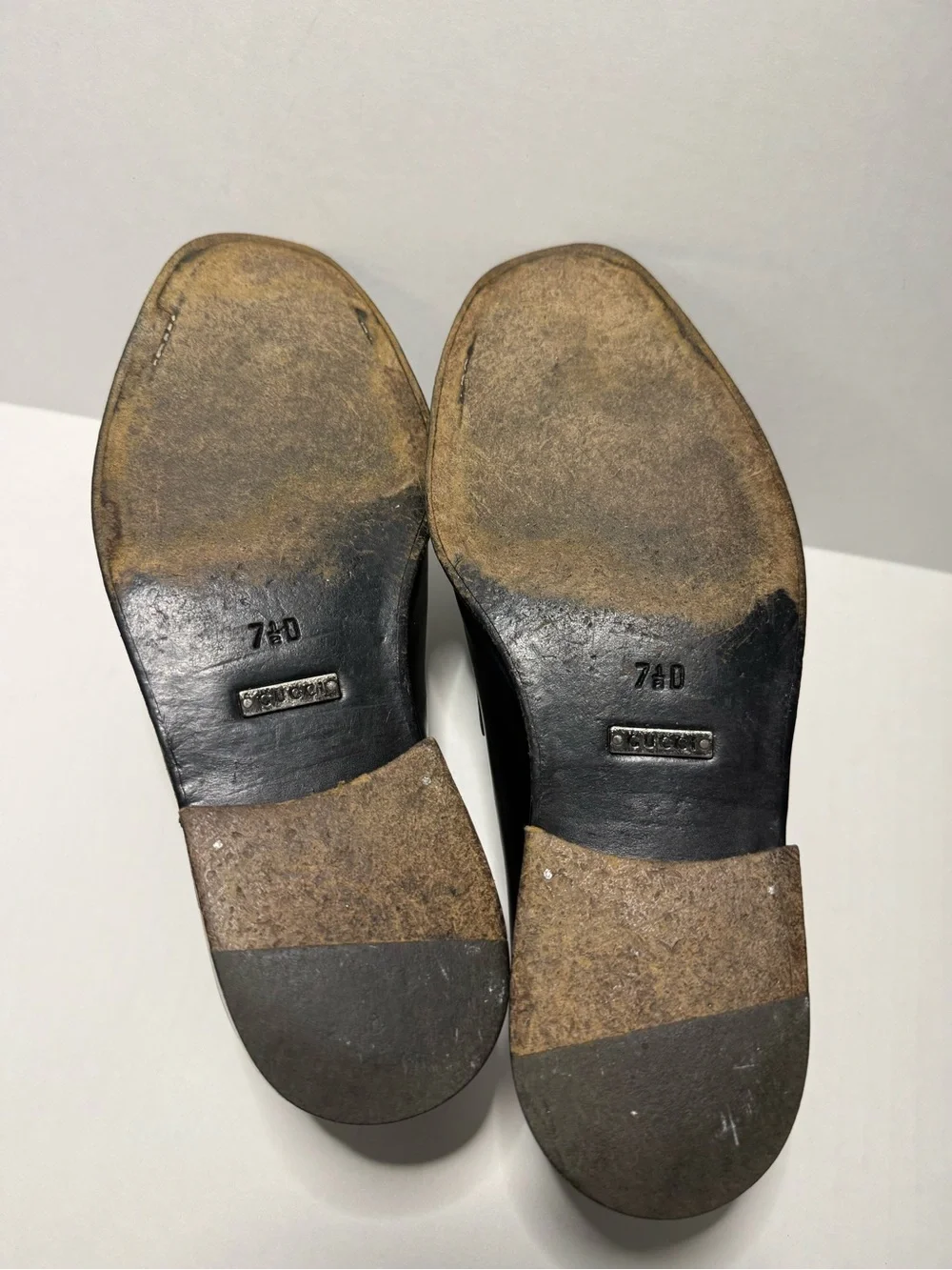 Gucci Black Leather Men's Slip-On Loafers with silver engraved bar